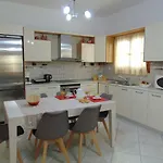 Eleni's Place Apartment *